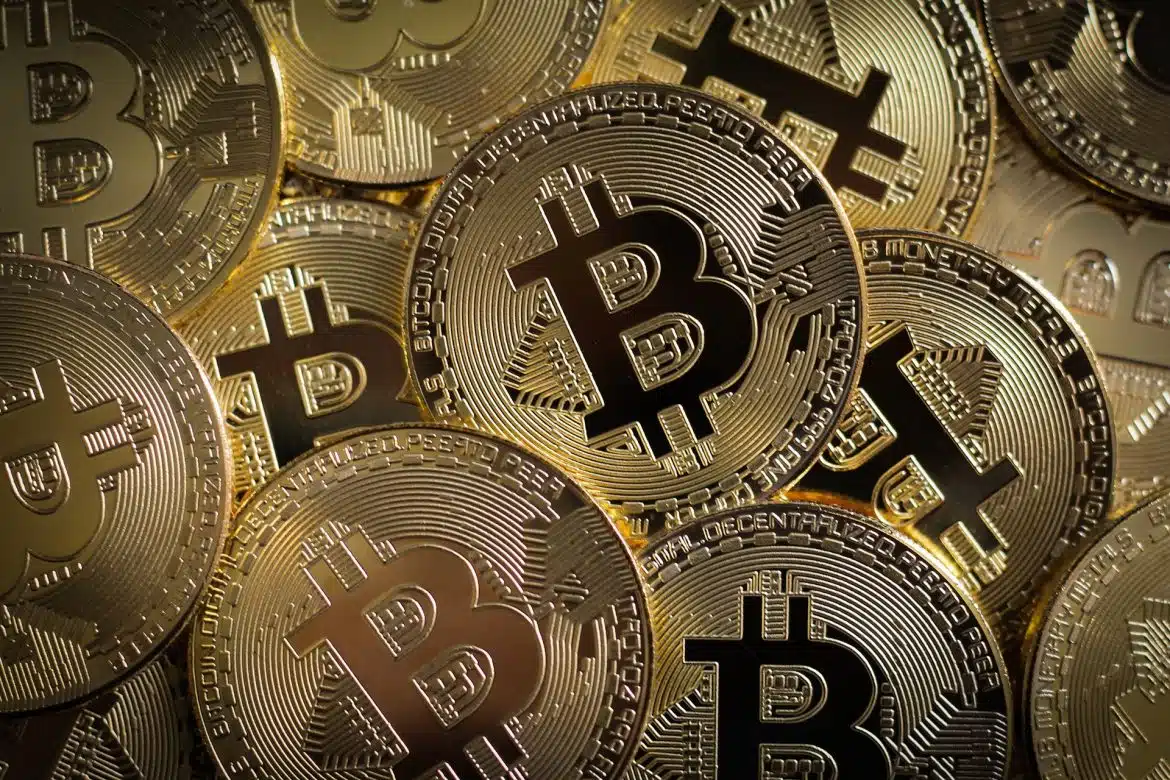 Des pièces de bitcoin