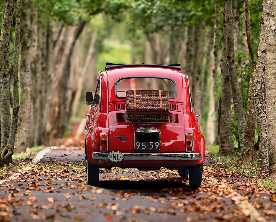 Une Fiat rouge